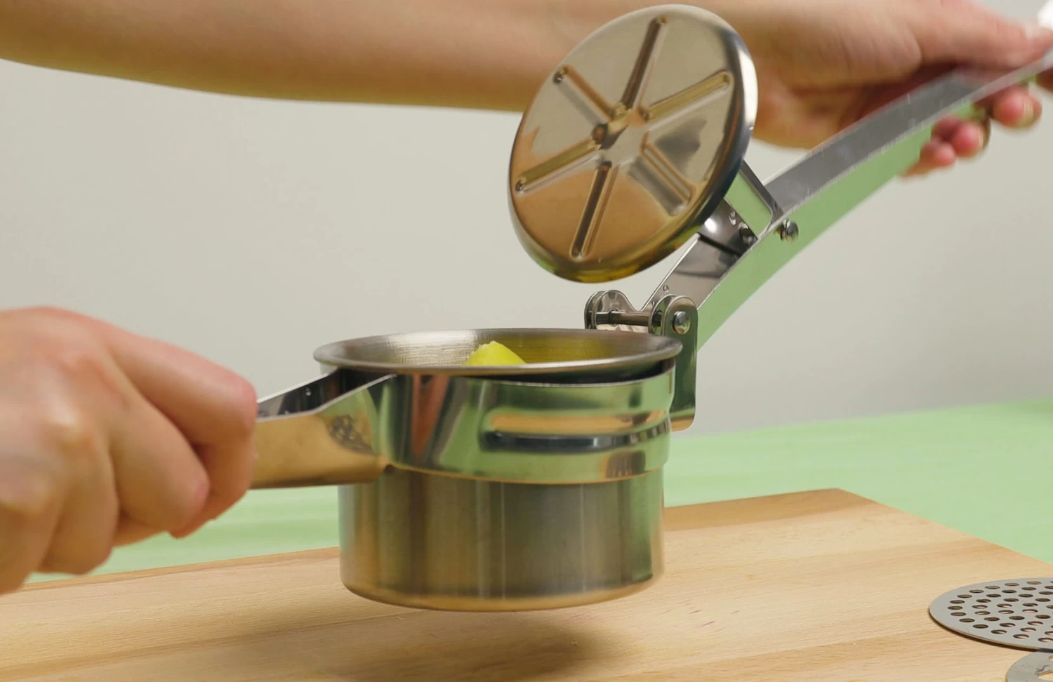 Sareva Pureeknijper / Aardappelpers - RVS - ø 10 Cm - Afbeelding 2